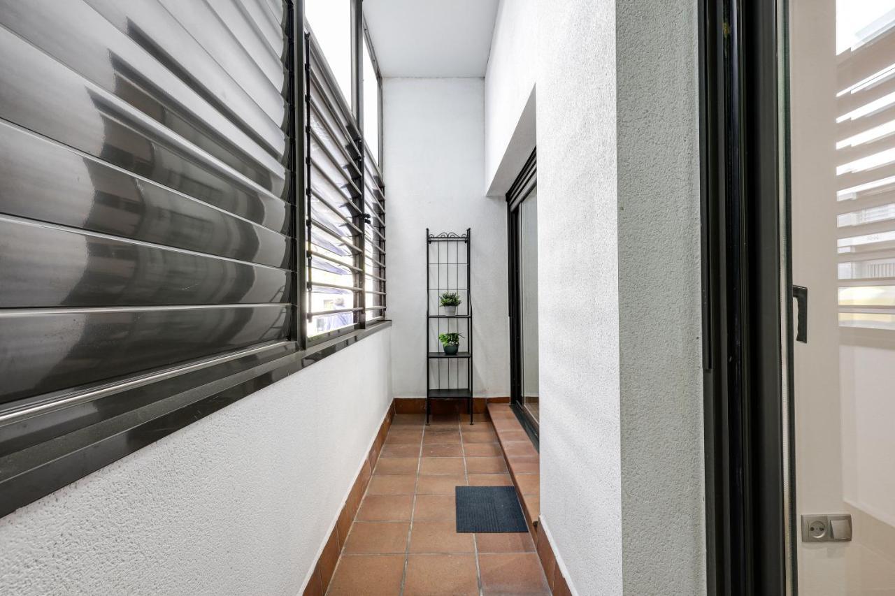 Urban Flats Vallirana Barcelona Exterior photo
